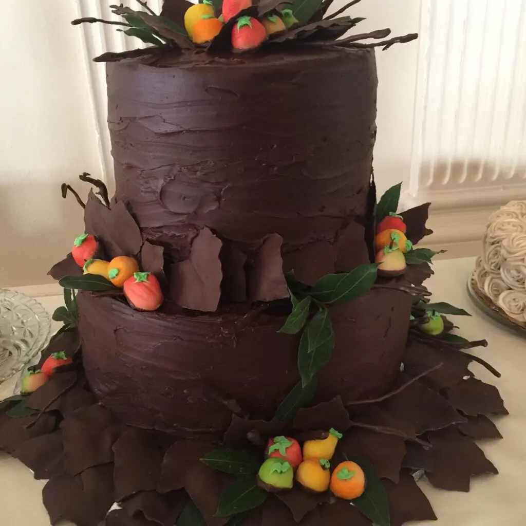 Decorative chocolate leaves on cake