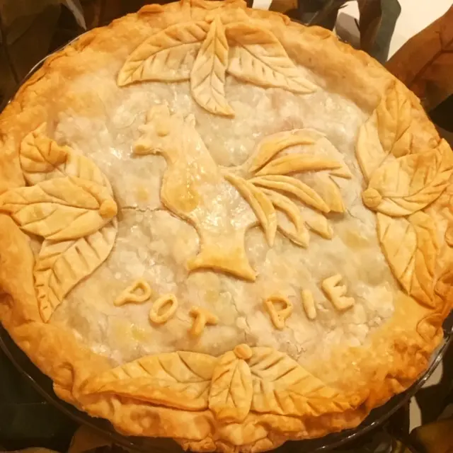 Decorative pie with rooster design