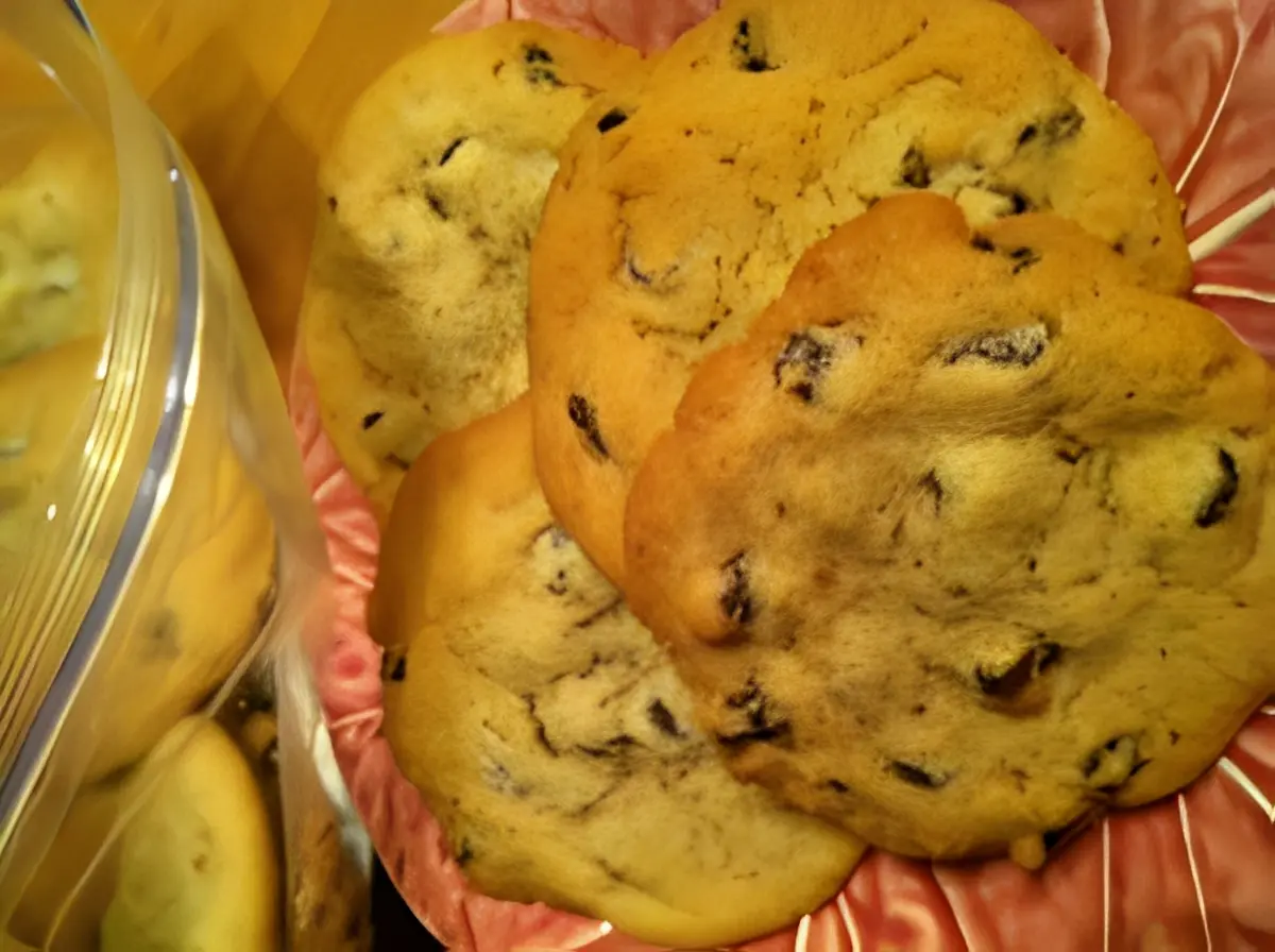 Chocolate chip cookies on a pink plate.